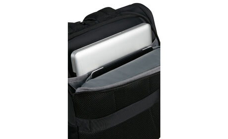 Separate laptop & tablet compartment
