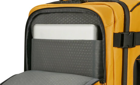 Främre ficka med laptopfack