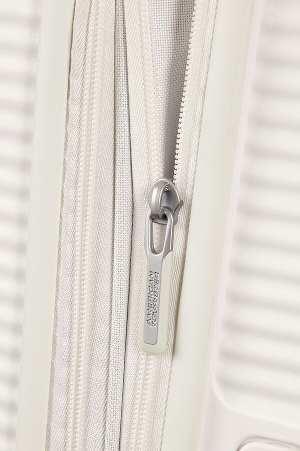 American Tourister Soundbox Spinner Expandable 67cm Pure White